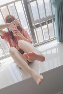 [COS福利] 动漫博主雪晴Astra - 美腿美足美臀(60P)-福利