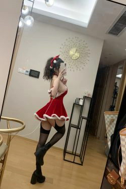 [COS福利] 蜜桃少女是依酱呀 - 2020圣诞特辑(31P)-圣诞