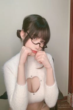 [COS福利] 动漫博主你十七鸽 - 圣诞(55P)-圣诞,眼镜