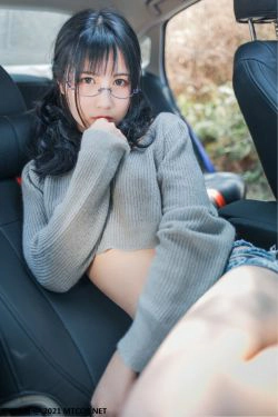 [喵糖映画] VOL.369 车内女郎(20P)-毛衣,香车,牛仔,眼镜