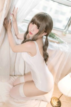 [COS福利] 动漫博主貓田聖奈奈 - 白色死库水(9P)-COS