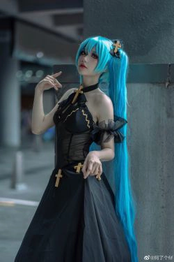 [COS福利] 动漫博主阿了个fifi - 初音(6P)-COS