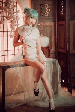 [COS福利] 可爱人气Coser面饼仙儿 - 初音旗袍(28P)-COS