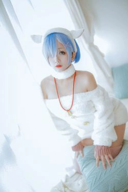 [COS福利] 日奈娇 - 蕾姆 毛衣 爱丽丝(18P)-COS