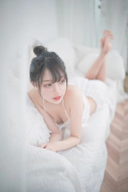 [COS福利] 周叽是可爱兔兔 - 白色睡衣(20P)-睡衣,清纯,少女