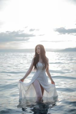 [COS福利] 国外美女SayaTheFox - 海滩随拍(10P)-海边
