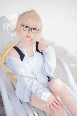 [COS福利] 猫君君MaoJun - 贞德竞技泳装(46P)-海边
