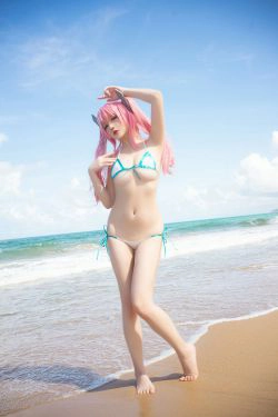 [COS福利] Coser小姐姐星之迟迟 - 鸣夏 布莱默顿(15P)-沙滩