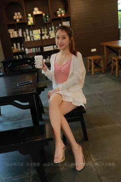 [IESS异思趣向] 丝享家 805：小婕《俏皮小白裙》(90P)-美脚