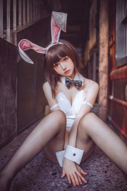 [网红COSER写真] Coser衣衣 - 加藤惠兔女郎(52P)-兔女郎