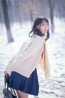 [网红COSER写真] 周叽是可爱兔兔 - 雪景JK(15P)-清纯,少女