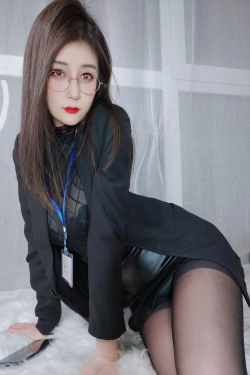 [网红COSER写真] Coser小姐姐白银 - 黑丝情趣(128P)-眼镜,黑丝