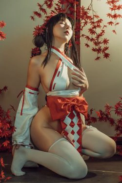 [网红COSER写真] 云溪溪 - 奶桃巫女(43P)-COS