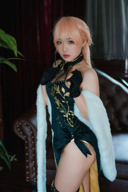 [网红COSER写真] 动漫博主Mime弥美 - 少女前线 OTS-14 紫雨心(21P)-COS