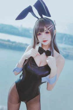 [网红COSER写真] Coser衣衣 - 麻衣兔女郎(42P)-兔女郎