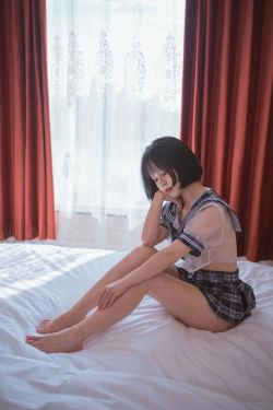 [网红COSER写真] 美少女晕崽 - 透明学生服(27P)-情趣