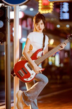 [网红COSER写真] 萌系小姐姐木绵绵OwO - 贝斯与妹妹2(28P)-牛仔,紧身裤