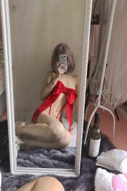 [网红COSER写真] 钛合金大粑粑 - 礼物(21P)-福利