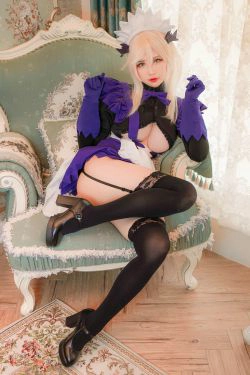 [福利COS] Coser萱-KaYa - 泳装阿尔托莉雅女仆(24P)-女仆