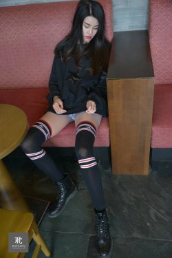[IESS普惠集] 198 模特一心 《瘦长的非主流丝腿》(92P)-长筒袜