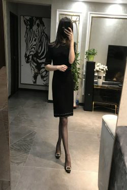 丝足博主麋鹿_Monroe 2020.04.06 难掩性感(19P)-美腿,黑丝
