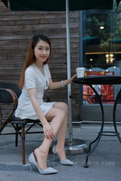 [IESS异思趣向]  模特：小婕《肉丝白裙俏佳人》(79P)-美腿,肉丝