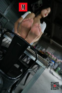 [慕丝女郎MussGirl] No.010 陈老师 长筒蕾丝与少女裙搭配的清纯性感(61P)-美脚,丝足