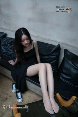 [慕丝女郎MussGirl] No.072 甜美温柔的姑娘婷婷沙发上的丝秀(79P)-丝足