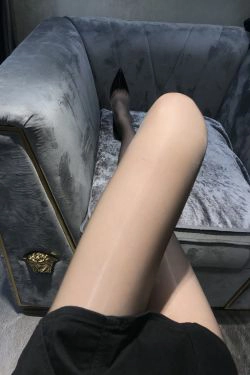 [福利COS] 丝足博主麋鹿_Monroe 2020.06.02 灰亮丝(7P)-
