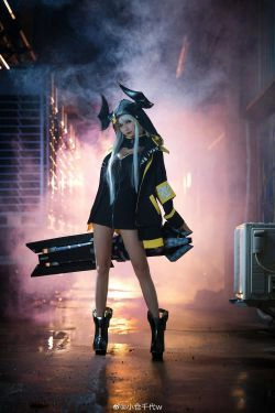 [福利COS] 动漫博主小仓千代w - 卡列尼娜・爆裂(11P)-COS