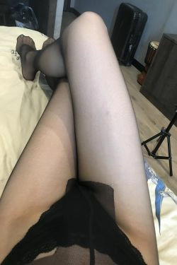 [福利COS] 丝足博主麋鹿_Monroe 2020.06.23 寂寞黑丝(17P)-黑丝