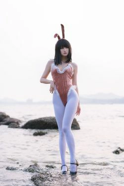 [福利COS] 动漫博主田璐璐 - 粉兔(25P)-海边,兔女郎
