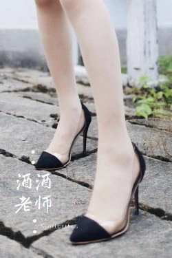 [福利COS] 酒酒老师 - 废墟肉丝旗袍大秀 2(56P)-高跟,美脚