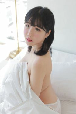 [福利COS] 韩网可爱性感网红Addielyn - Topless Girl(68P)-白嫩,尤物,床上