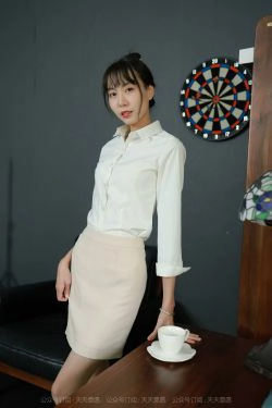 [异思趣向IESS]  模特 团团 《迷人的金色波纹》(92P)-丝袜美腿,秘书,OL