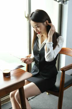 [异思趣向IESS]  模特 小婕 《周末陪你加班》(94P)-肉丝,美腿,美脚,OL