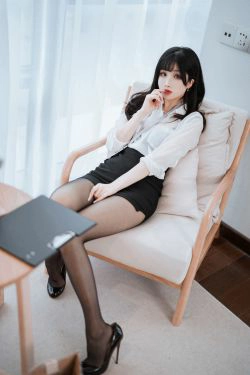 [福利COS] COS福利rioko凉凉子(肉扣热热子)&面饼仙儿 - OL前辈(51P)-秘书,黑丝,OL