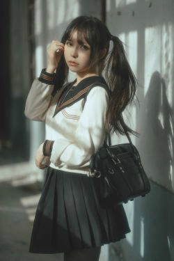 [福利COS] 六味帝皇酱 - 废墟JK(44P)-丝袜,JK