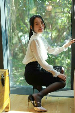 [异思趣向IESS] 模特 婉萍 《黑丝咖啡》(90P)-美腿,高跟,黑丝,美脚