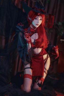 [福利COS] 动漫博主南桃Momoko - 红女巫(19P)-COS