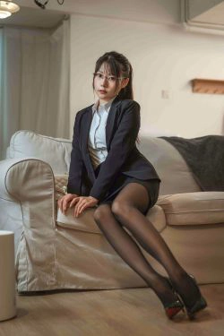[福利COS] 香草喵露露写真 - 民宿下班回家(46P)-美腿,秘书,黑丝