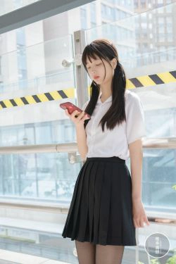 [福利COS] 柴系小乖(稚乖画册) - 夜夜 逛街13d黑丝(60P)-眼镜,少女,黑丝