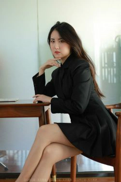 [异思趣向IESS] 模特：小宝《黑色百褶裙》(79P)-肉丝,美腿,秘书,OL