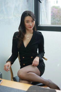 [异思趣向IESS] 模特：秋秋《烈焰高跟鞋》(85P)-高跟,黑丝,美脚