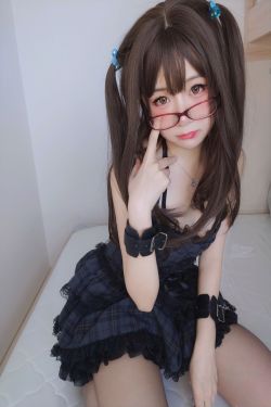 [网红COSER] 萌妹子Coser摇摇乐yoyo - 黑裙(113P)-丝袜