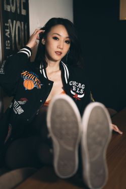 [福利COS] Limerence 性感妹子!近距离撕扯黑丝袜展示嫩足(129P)-美脚,丝足