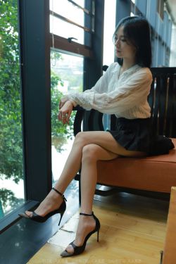 [异思趣向IESS] 模特：小六 《超短百褶裙》(94P)-高跟,美足,美脚