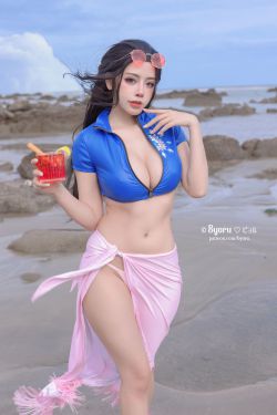 [福利COS] 日本性感萝莉Byoru - Nico Robin(30P)-COS