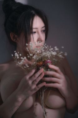 [福利COS] 网络红人樱晚gigi - 月光(25P)-巨乳,爆乳,RT