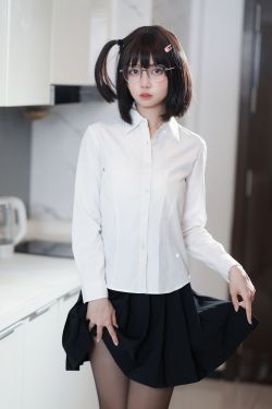 [福利COS] 洛桑w伊梓 - 眼镜妹妹(32P)-眼镜,黑丝
